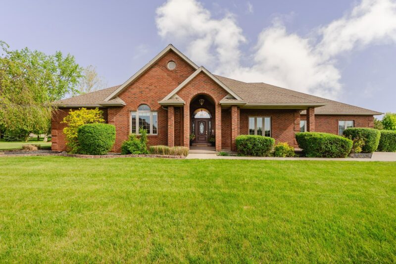 106 Hickory Grove Dr, Arlington