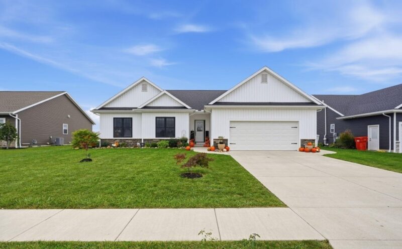 9593 Early Dr, Findlay